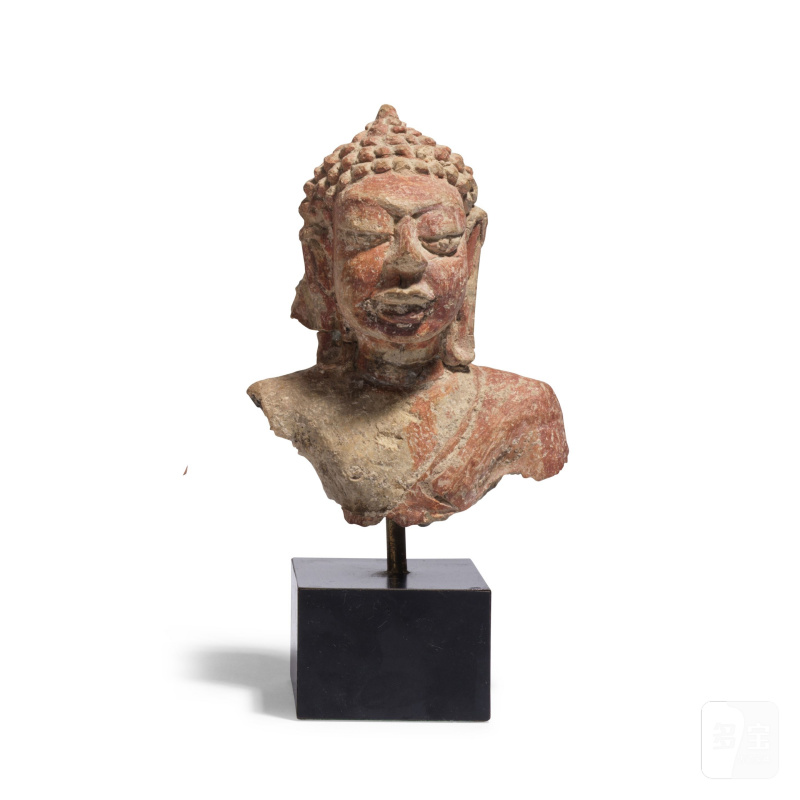 泰國 陀羅缽地時期 八至九世紀 陶佛陀半身像 | PETITE BUSTE DE BOUDDHA EN TERRE CUITE